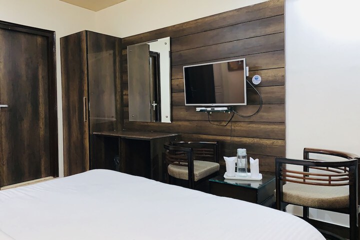 Room 16 of 40