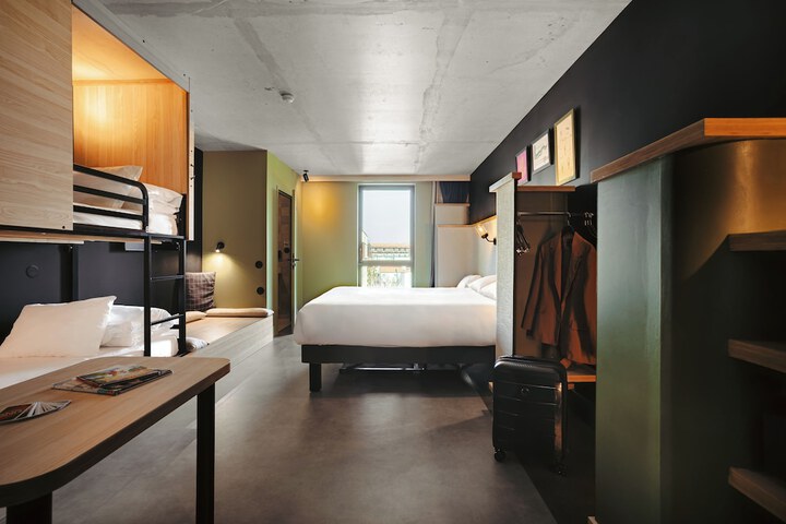 Room 34 of 118