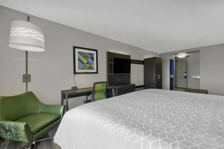 1 King Bed (4 of 23)