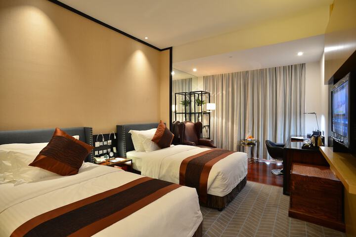 Room 8 of 23