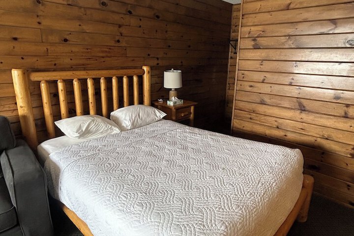 Room 7 of 18