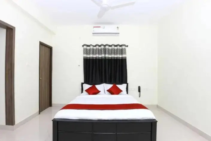 Room 5 of 12