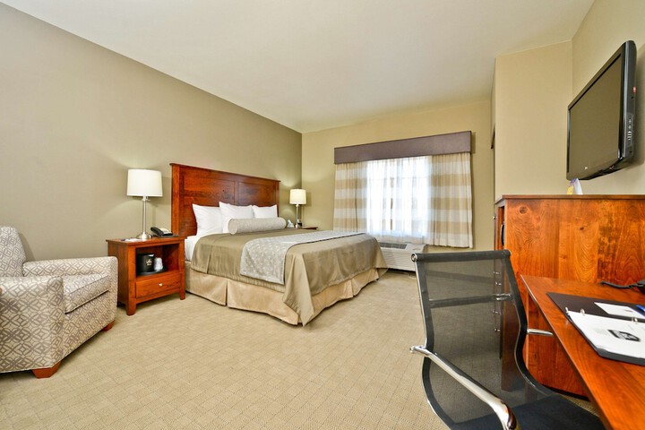 1 King Bed Microwave and Refrigerator WiFi Full Breakfast (2 of 18)