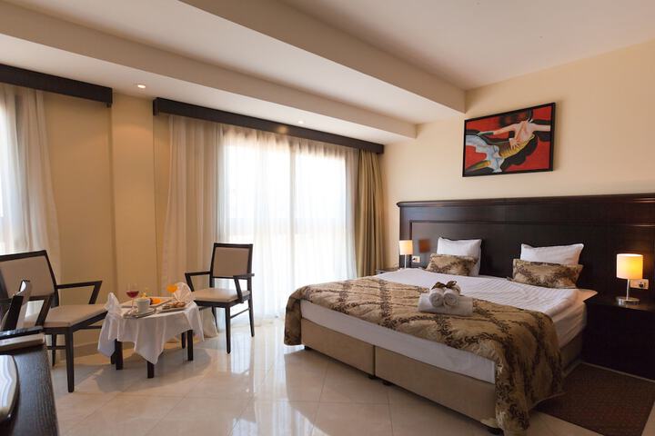 Room 2 of 113