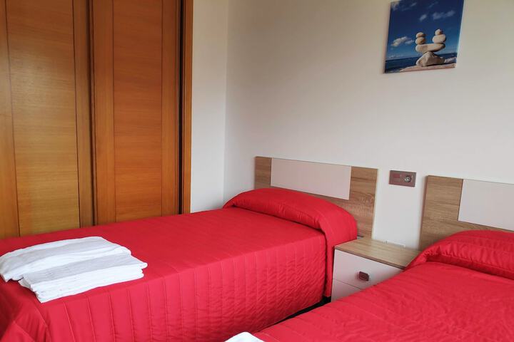 Room 6 of 48