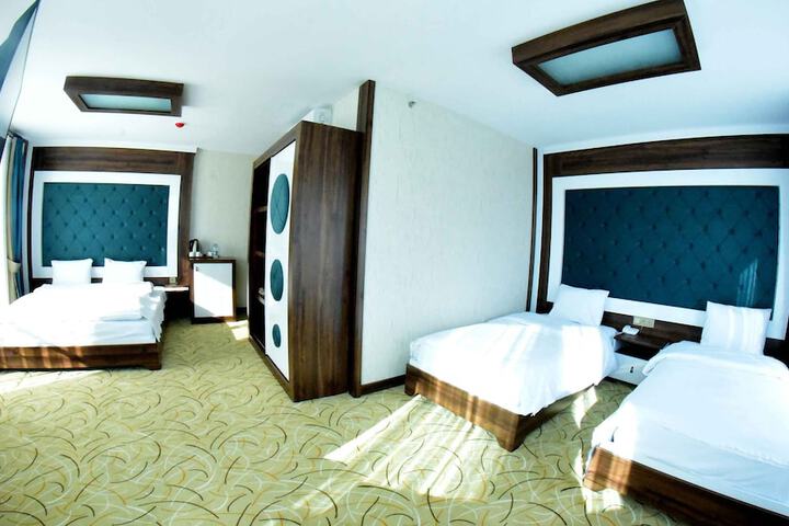 Room 4 of 17