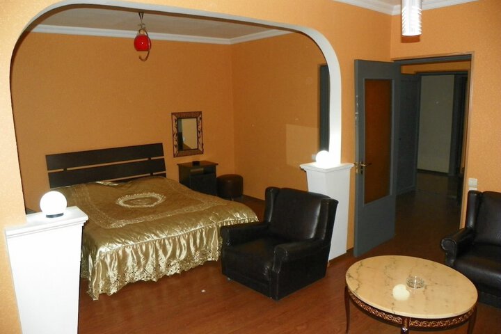 Room 12 of 25