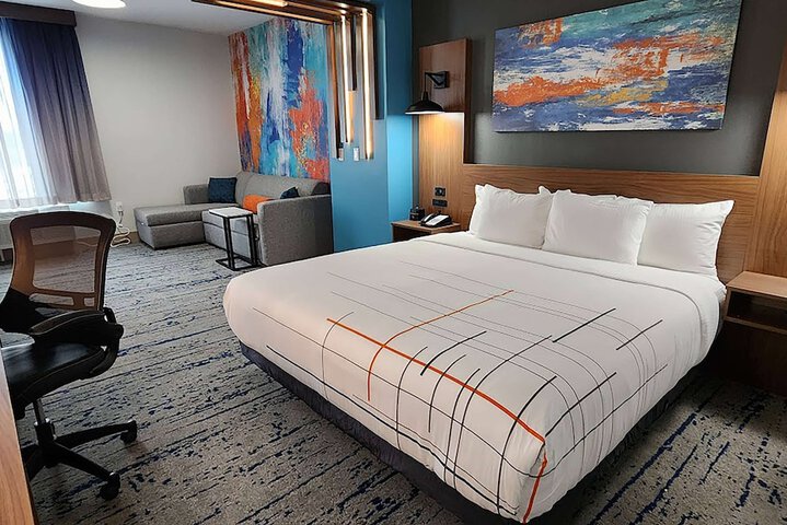 La Quinta Inn &  Suites by Wyndham Austin South in Austin, TX