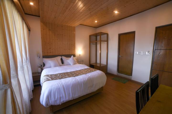 Room 5 of 32