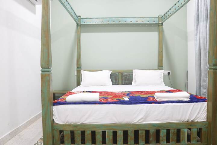Room 2 of 12