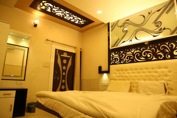 Exterior of Hotel GK Jain
