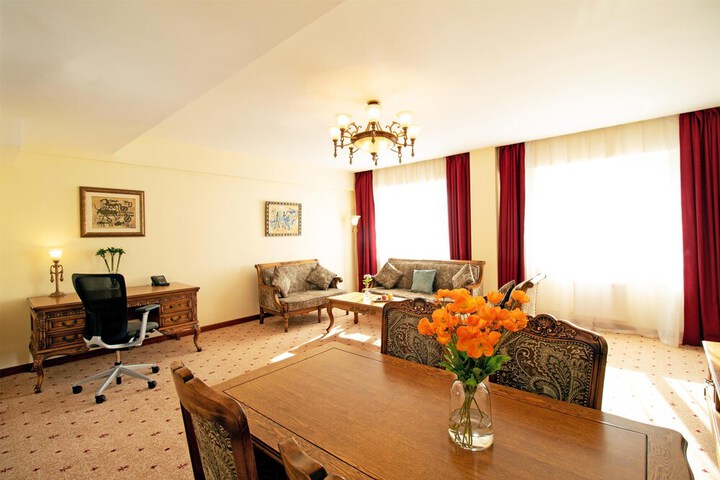 Room 49 of 325
