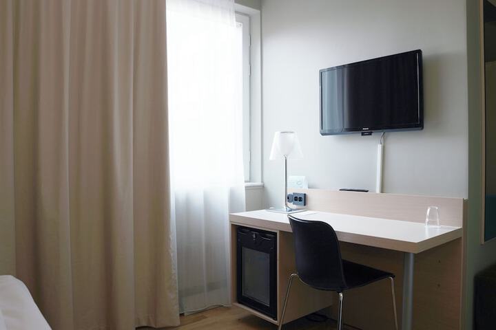 Room 13 of 100
