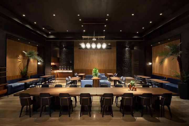 Lounge 54 of 63
