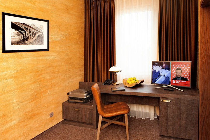 Room 23 of 81