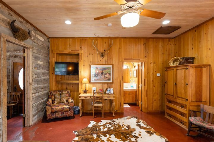 Room 41 of 500