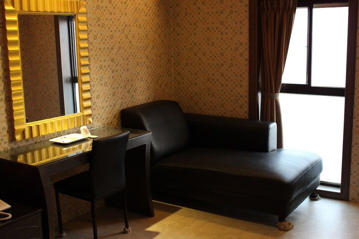 Room 14 of 24