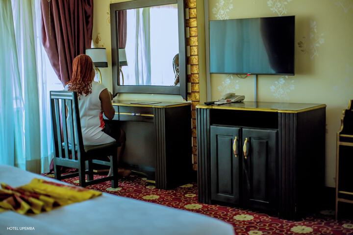 Room 16 of 36