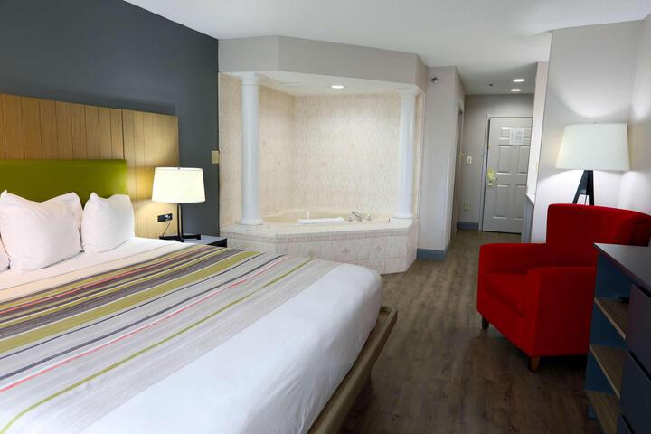1 King Bed Accessible (8 of 17)