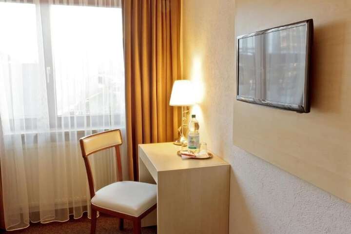 Room 7 of 14