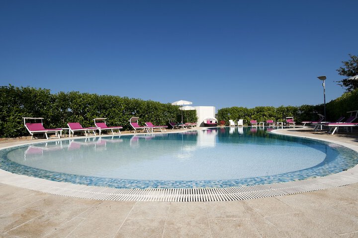 Hotel with Pool
