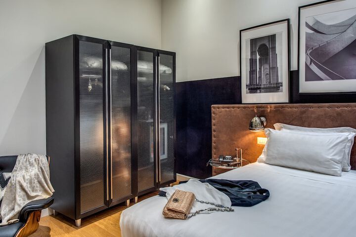 Room 9 of 29