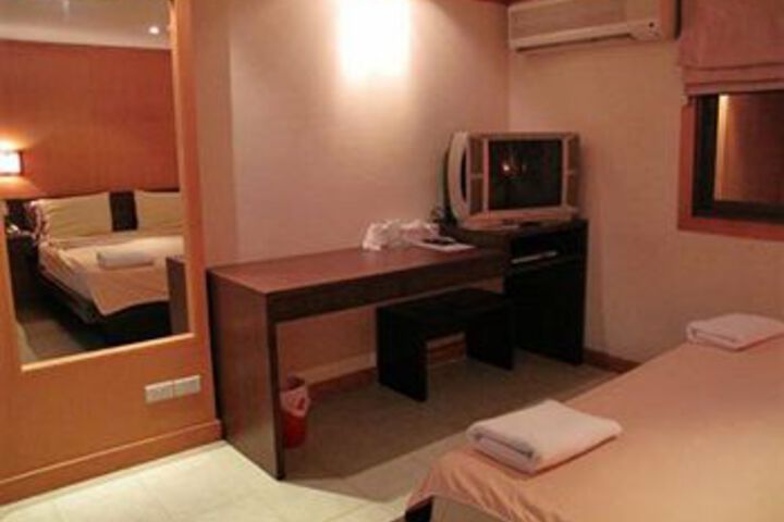 Room 10 of 23