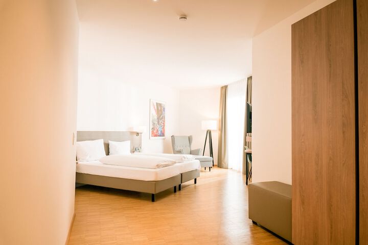 Room 10 of 40