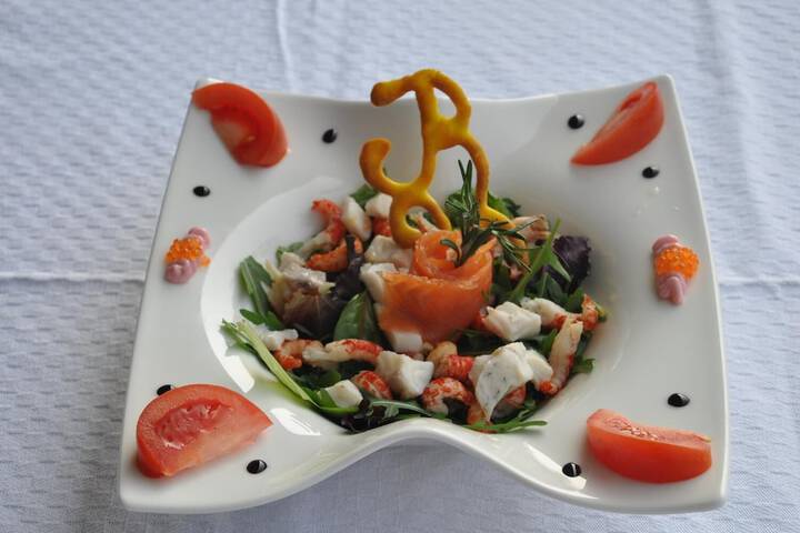 Dining 35 of 49