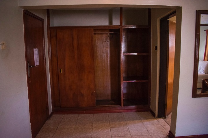 Room 27 of 38