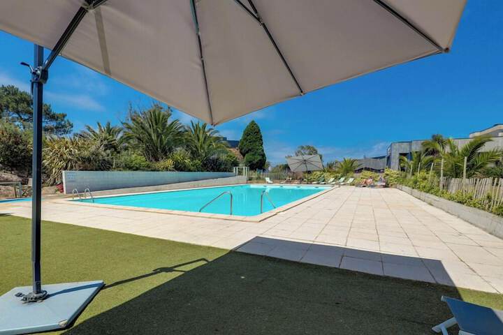 Pool 40 of 77