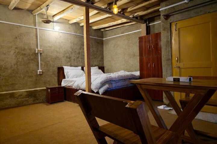 Room 9 of 12
