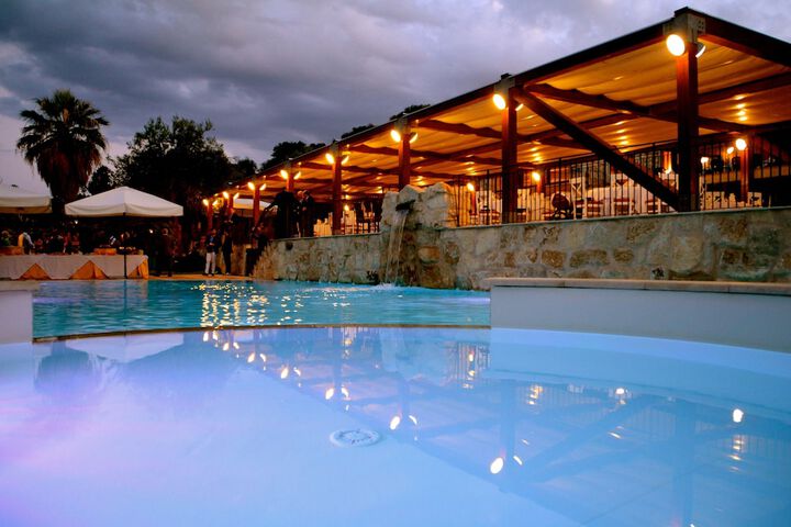 Hotel Pool