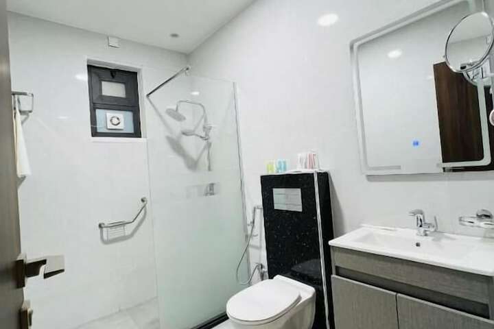 Room 17 of 28