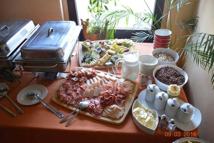 Dining 36 of 50