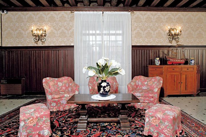 Entrance & Lobby