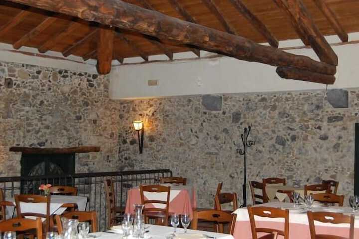 Dining 46 of 82