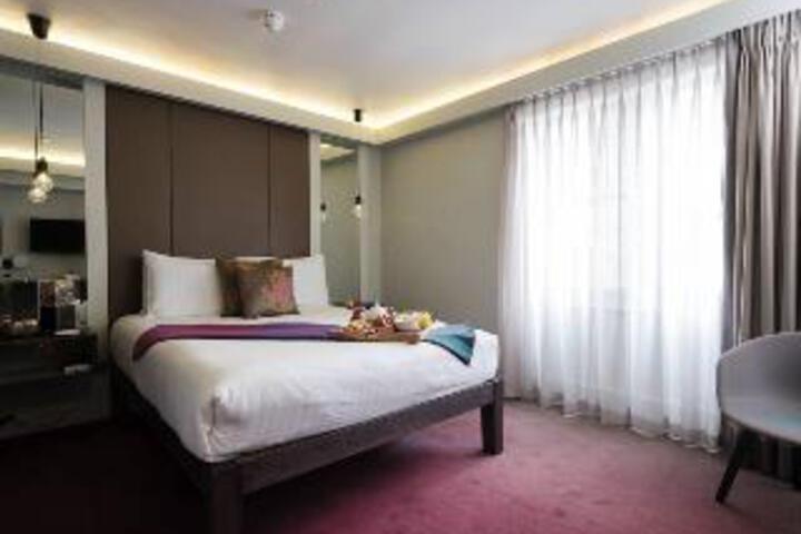 Room 13 of 22