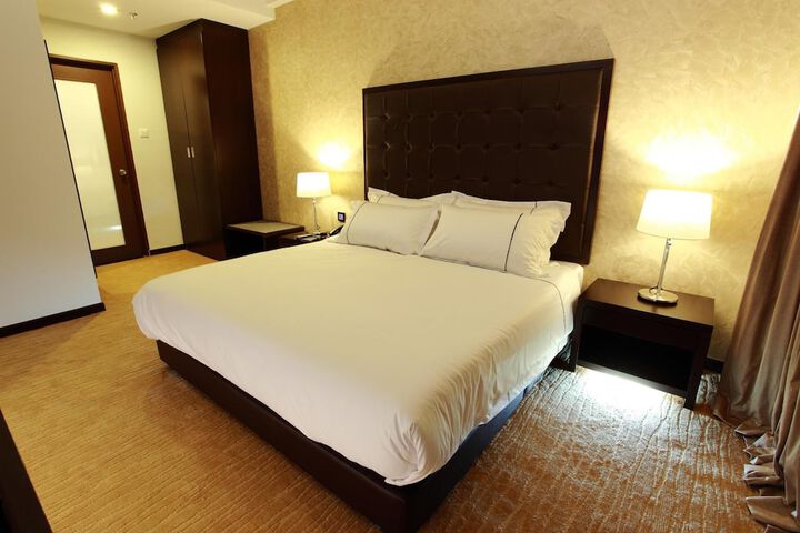 Room 16 of 48
