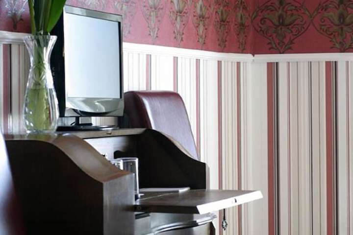 Room 6 of 33