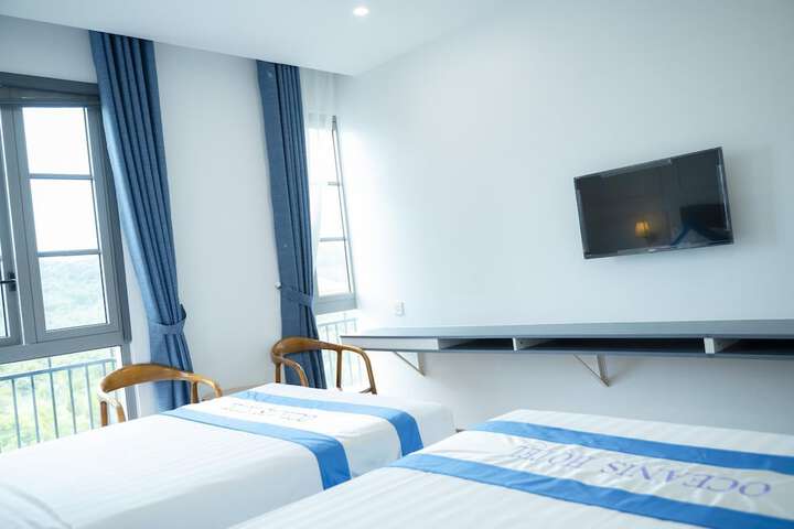 Room 8 of 14