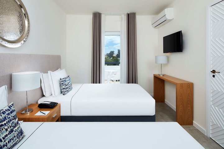 Room 34 of 58