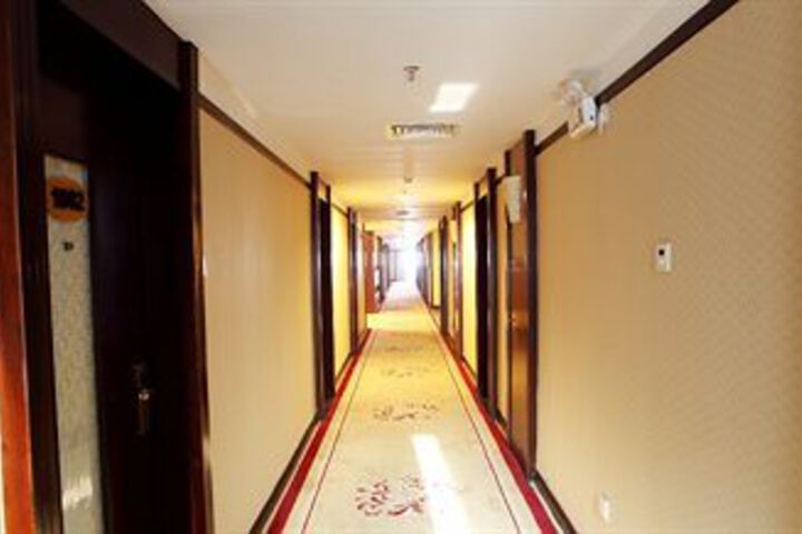 Ballroom/Hall 15 of 27