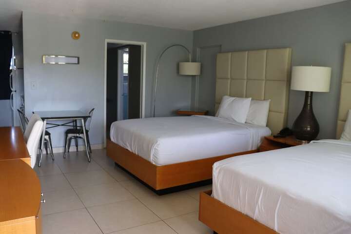 Executive Double Room 2 Queen Beds Pool View Garden Area (4 of 5)