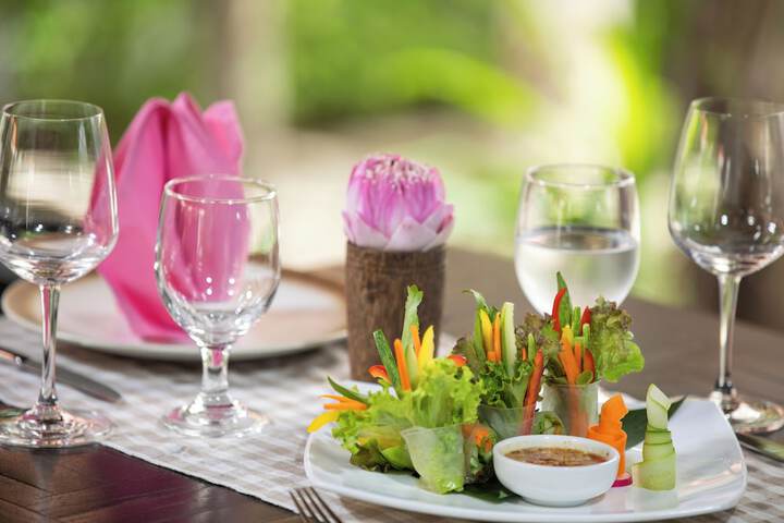 Dining 39 of 64