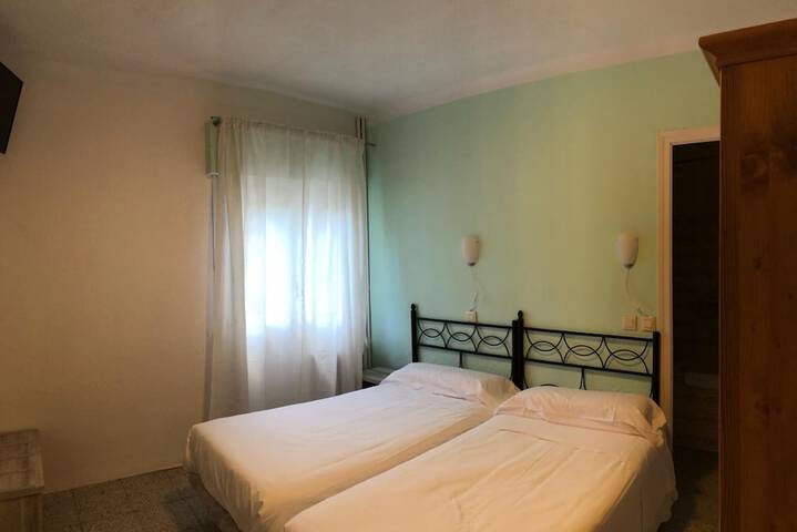 Room 4 of 18