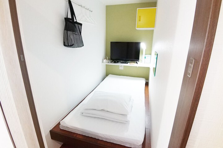 Room 6 of 31