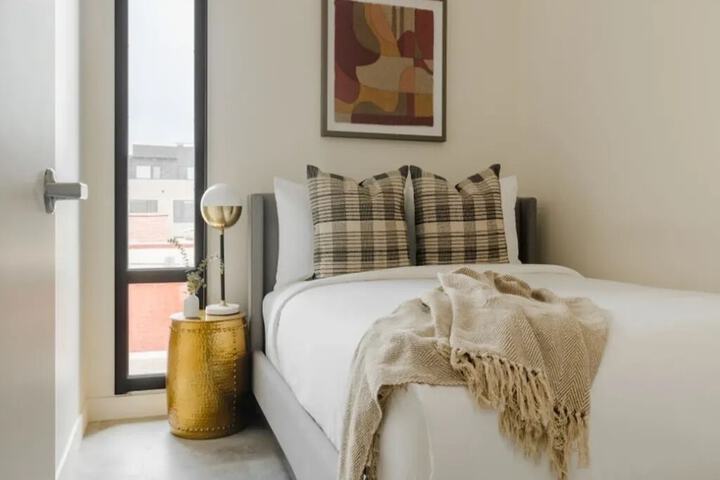 Room 2 of 19