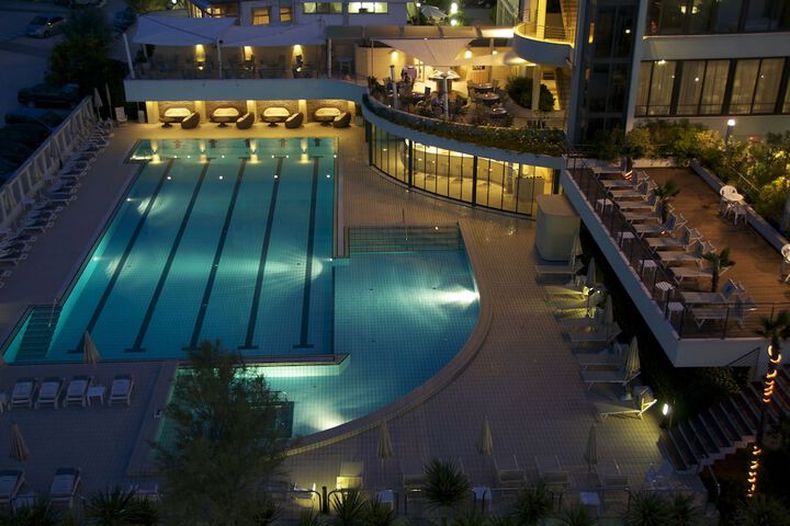 Hotel Pool