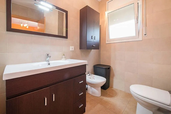 Room 7 of 18